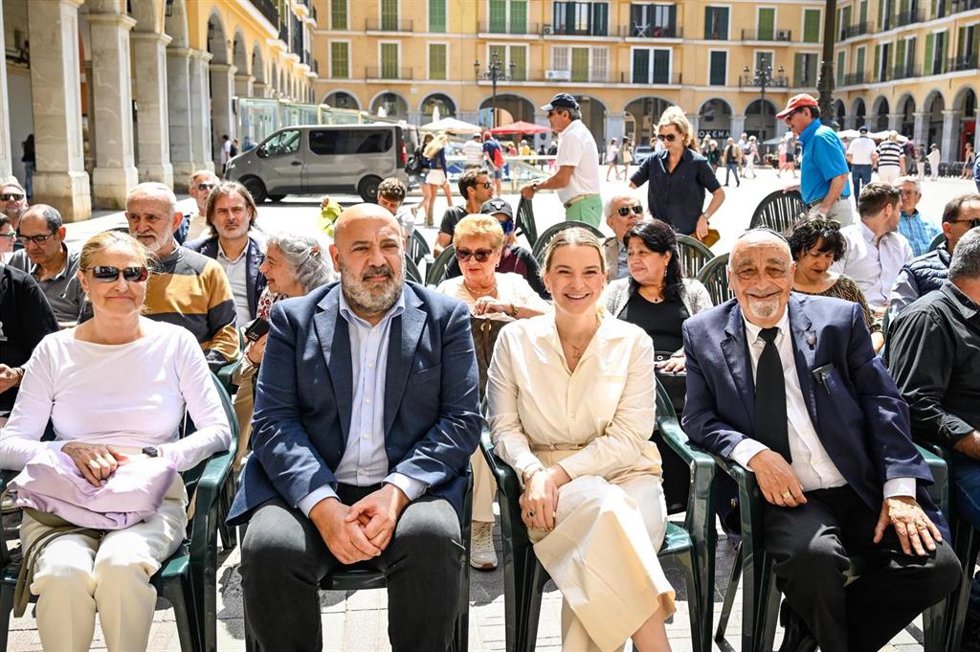La presidenta del Govern, Marga Prohens, asiste al acto para conmemorar el 334 aniversario de 'sa Cremadissa', que ha estado presidido por el alcalde de Palma, Jaime Martínez.