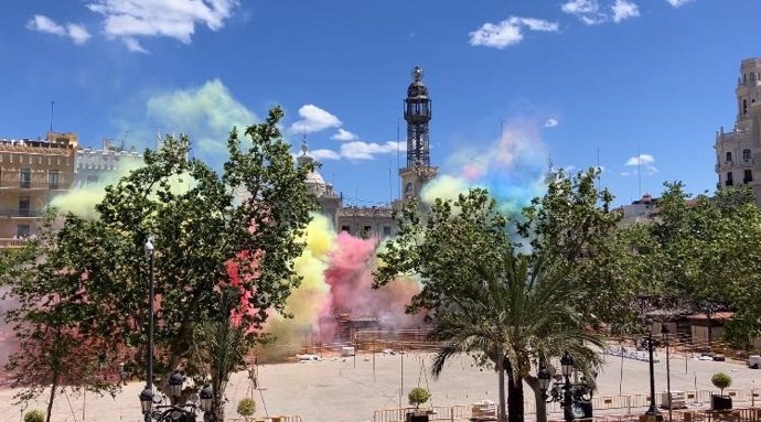 València rinde homenaje a las madres con una "apoteósica" 'mascletà' disparada por Pibierzo