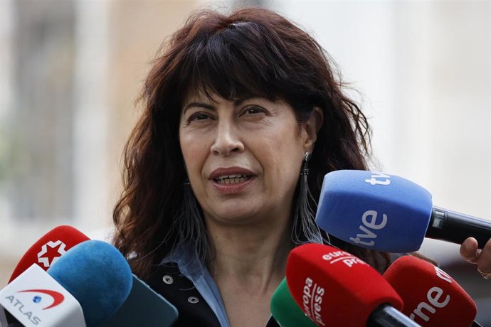 La Ministra de Igualdad, Ana Redondo, a la salida tras firmar un libro de condolencias por el fallecimiento del Papa Francisco I, en la Nunciatura Apostólica, a 22 de abril de 2025, en Madrid (España).