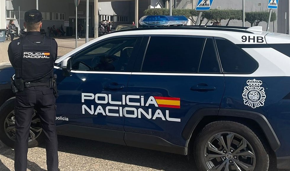 Archivo - Cuatro detenidos en Lugo por permisos de asilo fraudulentos: el supuesto falsificador y tres personas que los usaban