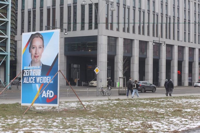 Archivo - Imagen de archivo de un cartel electoral de AfD 