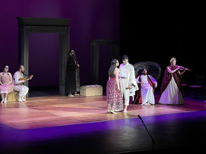 Representación de la obra teatral 'La francesa Laura', en el Auditorio Municipal Maestro Padilla de Almería.