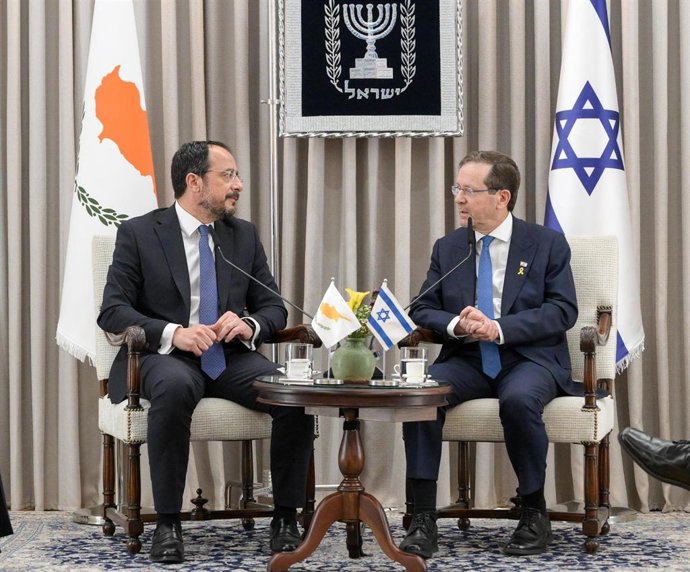 Nikos Christodoulidis e Isaac Herzog