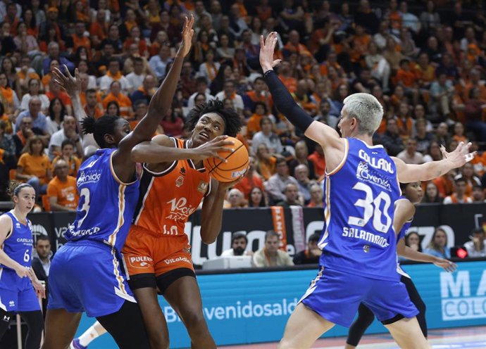 Valencia Basket - Perfumerías Avenida