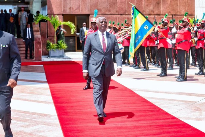 El primer ministro de Gabón, Raymond Ndong Sima