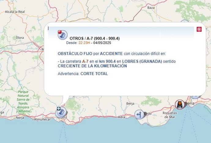 Punto del corte de la A-7 en Motril (Granada) por el vuelco y posterior incendio de un camión