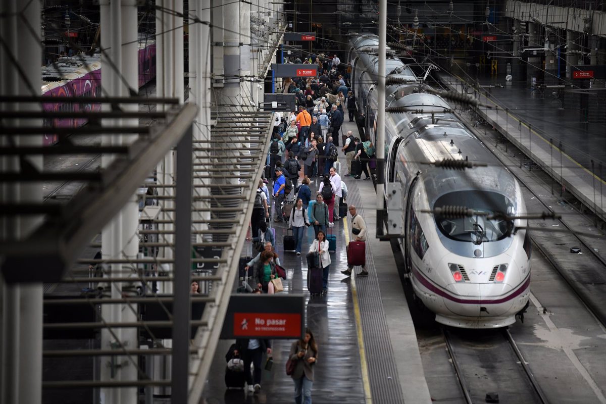 Ascienden a 30 los trenes afectados con 10.700 viajeros por el robo de cable de la línea Madrid-Sevilla en Toledo
