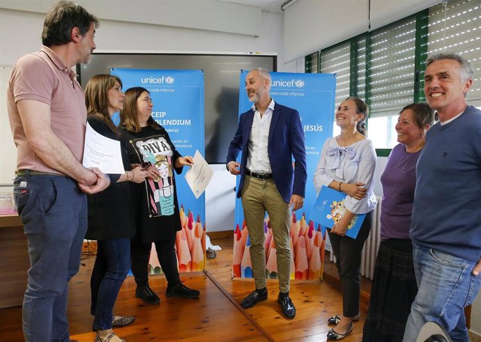 El consejero de Educación, Formación Profesional y Universidades, Sergio Silva, participa en el reconocimiento de Centros Referentes en Educación en Derecho de la Infancia (UNICEF).