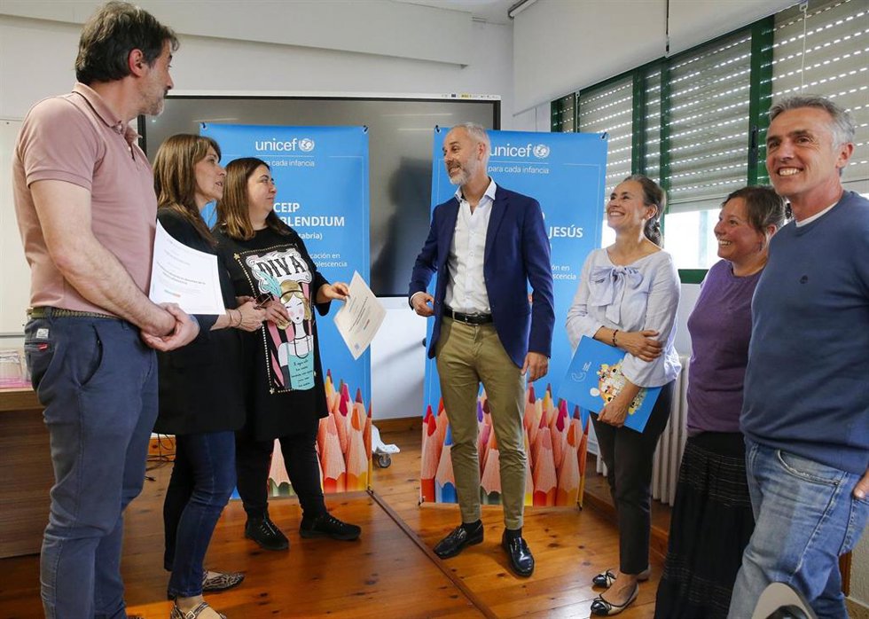 El consejero de Educación, Formación Profesional y Universidades, Sergio Silva, participa en el reconocimiento de Centros Referentes en Educación en Derecho de la Infancia (UNICEF).