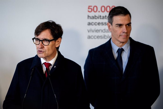 Archivo - El president de la Generalitat, Salvador Illa, i el president del Govern central, Pedro Sánchez