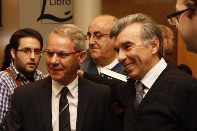 Archivo - José Ángel de la Casa y Jaime Alguersuari.