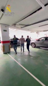 Dos detenidos y un investigado por robar un camión, 300 litros de gasóleo y una cámara en Sangarrén (Huesca)