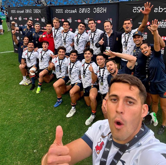 Los jugadores de la selección de Seven se hacen un selfie tras acabar segundos en el Campeonato del Mundo de 2025