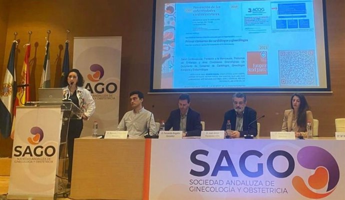 Profesionales del Área Sanitaria Sur participan en una jornada de atención cardiovascular de la mujer.