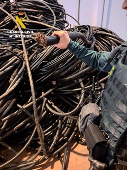 Archivo - Cable de cobre recuperado en una operación en chaterrerías de A Coruña y Asturias