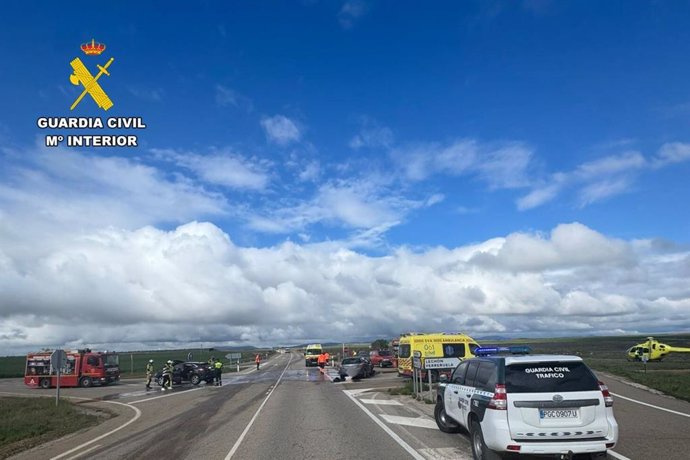 Lugar del accidente ocurrido este lunes en la A-1506 en Nombrevilla (Zaragoza), en el que un choque frontolateral entre dos vehículso deja dos heridos uno de carácter grave.