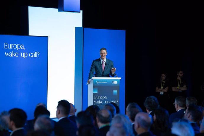 El presidente del Gobierno, Pedro Sánchez, durante la 40 Reunió Cercle d'Economia, en el Palau de Congresos de Cataluña, a 5 de mayo de 2025, en Barcelona, Cataluña (España). La edición de este año se celebra entre hoy y miércoles, 7 de mayo, bajo el lema