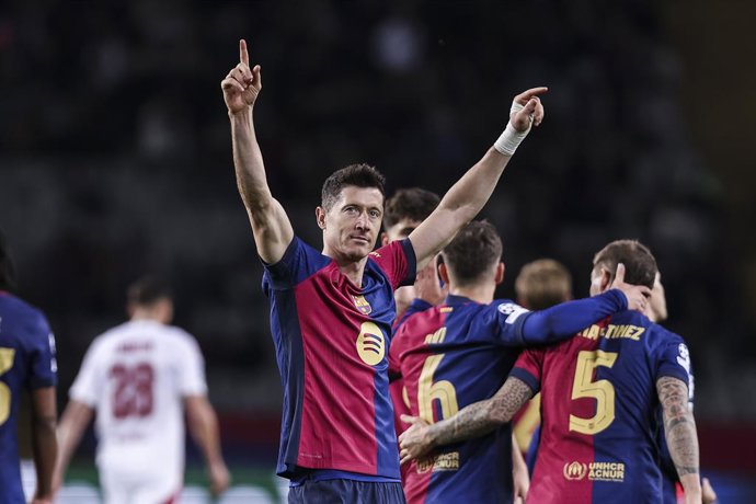 Archivo - Robert Lewandowski, do FC Barcelona, comemora um gol durante a Fase MD5 da Liga dos Campeões da UEFA 2024/25, partida entre FC Barcelona e Stade Brestois 29 no Estadi Olimpic Lluis Companys em 26 de novembro de 2024 em Barcelona, Espanha.