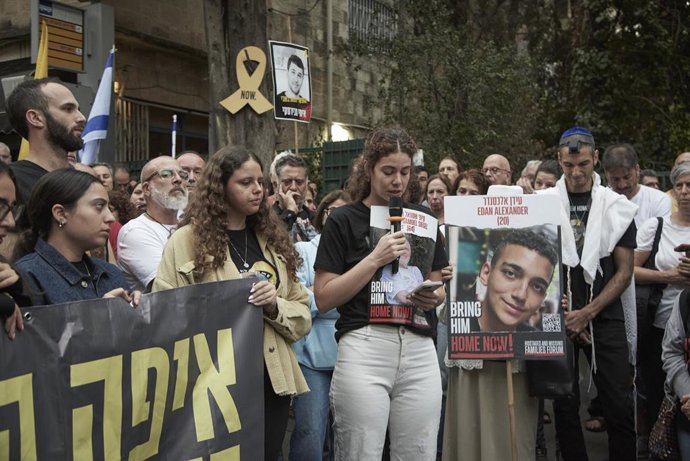 Archivo - Arquivo - Imagem de arquivo de um protesto de parentes de reféns sequestrados em Gaza.