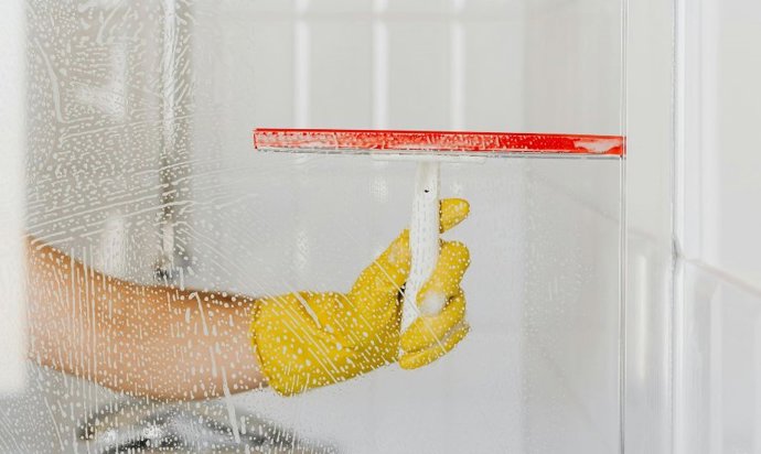 Limpieza de mampara de ducha.