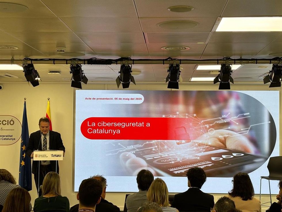 El director ejecutivo de Acció, Joan Romero, en la presentación del informe 'La ciberseguretat a Catalunya' 2024, elaborado junto a la Agncia de Ciberseguretat de Catalunya