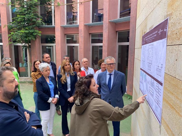 Vista Del Consejero Juan José Pedreño Al Centro De Salud De El Palmar, En Murcia