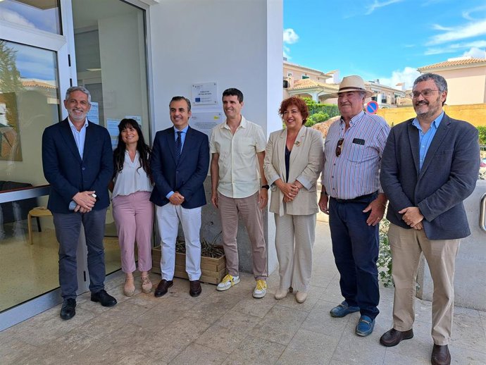 El conseller de Educación y Universidades, Antoni Vera, visita el nuevo edificio del CEIP Rosa dels Vents de Artà.