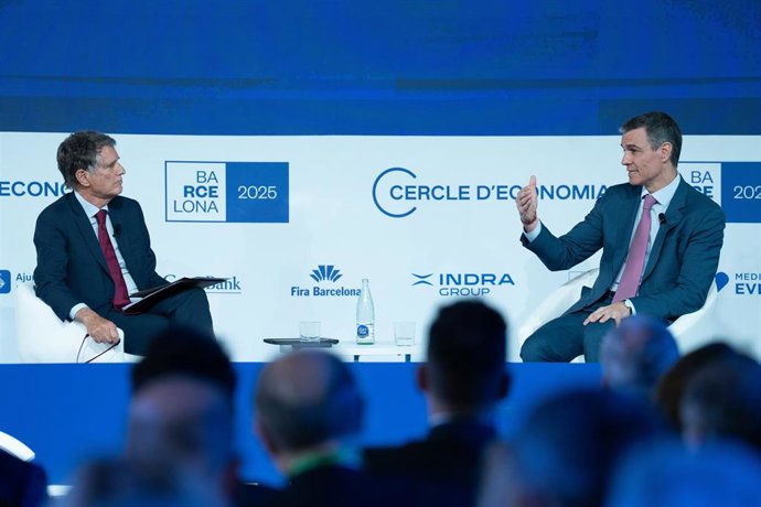 El presidente del Gobierno, Pedro Sánchez, (D) y el presidente del Cercle d'Economia, Jaume Guardiola, (I) durante la 40 Reunió Cercle d'Economia.