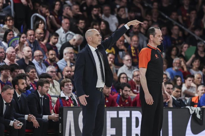 Joan Penarroya, head coach of FC Barcelona gestures during the Turkish Airlines Euroleague, Play Offs match 4 between FC Barcelona and AS Monaco at Palau Blaugrana on May 02, 2025 in Barcelona, Spain.