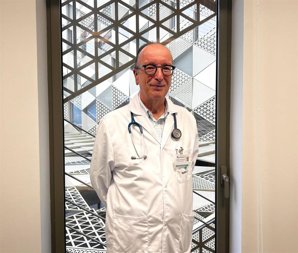 Archivo - El jefe del Servicio de Neumología del Hospital Quirónsalud Córdoba, Luis Manuel Entrenas.