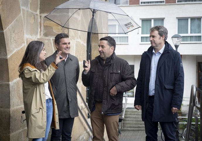 Las obras han sido visitadas por el consejero de Industria, el viceconsejero de Medio Ambiente,el director general de Ura y la alcaldesa de Laudio