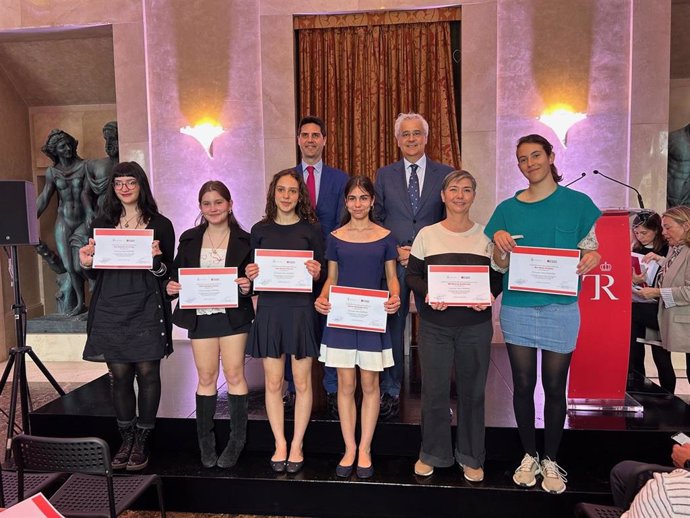 El consejero de Educación, Ciencia y Universidades, Emilio Viciana, en la entrega de diplomas del concurso ESÓpera, en el Teatro Real, Madrid, el 5 de mayo de 2025.