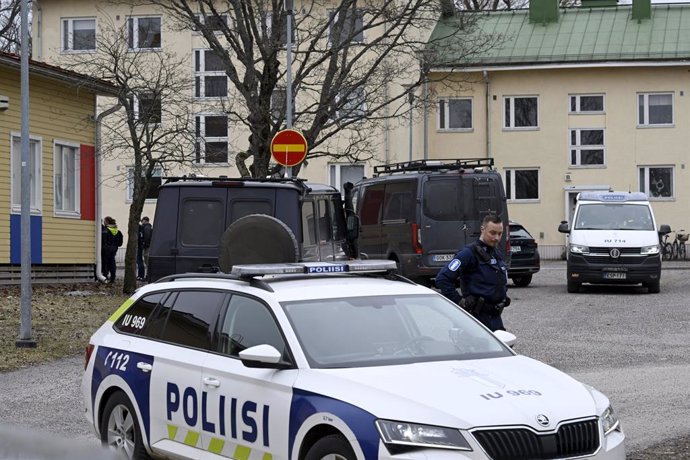 Archivo - 02 April 2024, Finland, Vantaa: Police officers swiftly responded to the scene at Viertola comprehensive school, where a shooting on Tuesday morning left three minors injured. Following the incident, authorities apprehended a suspect, also a min