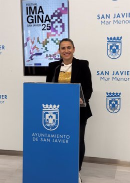 La concejala de Juventud, Isabel Madrid, presenta el festival 'Imagina'