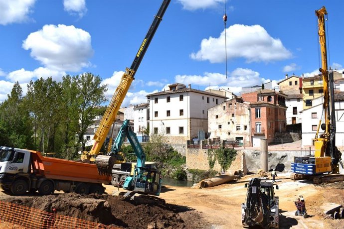 Obras en el puente de Landete.