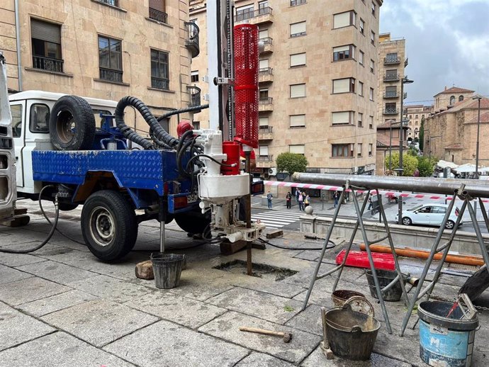 Inicipo de la instalación del un ascensor en la Gran Vía de Salamanca.