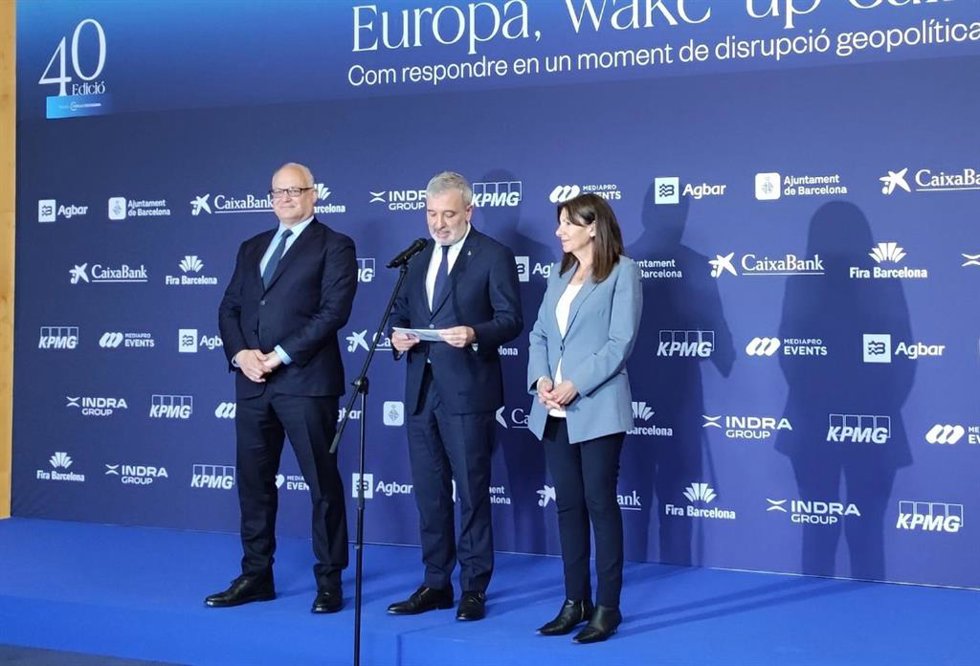 El alcalde de Barcelona, Jaume Collboni; la alcaldesa de París, Anne Hidalgo, y el alcalde de Roma, Roberto Gualtieri, en declaraciones en la 40 Reunión del Cercle