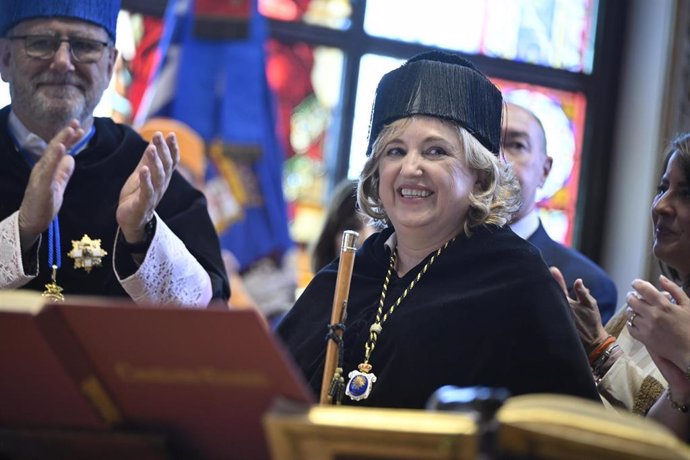 La nueva rectora magnífica de la Universidad de Zaragoza, Rosa Bolea, durante su acto de investidura, a 5 de mayo de 2025, en Zaragoza.