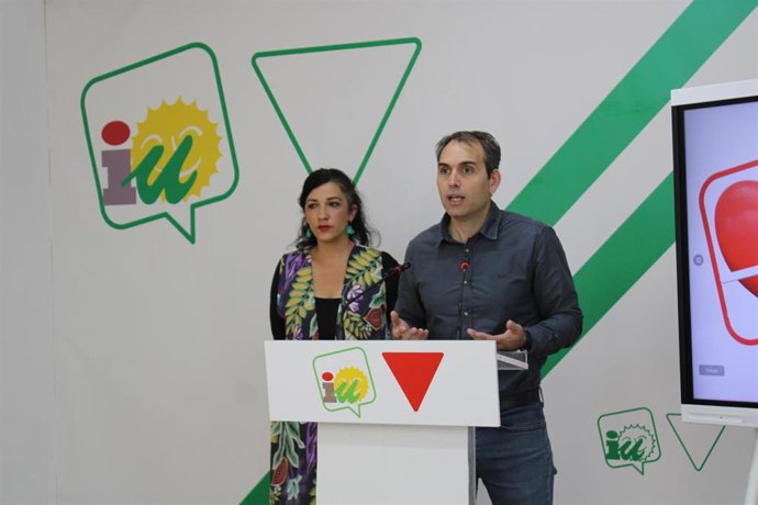 El coordinador general de IU Andalucía, Toni Valero, en rueda de prensa en Málaga.