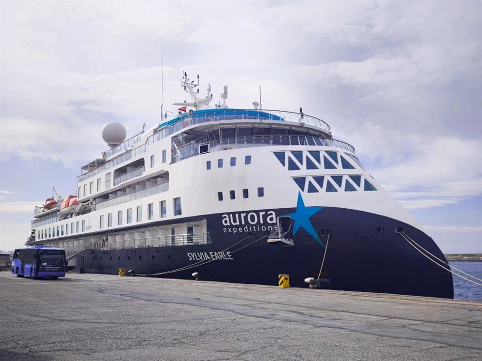 El crucero de expedición Sylvia Earle.