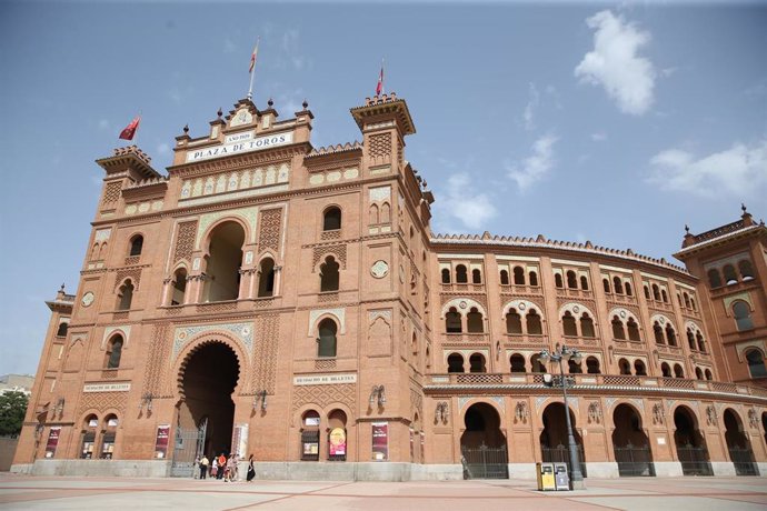 Archivo - Fachada de la plaza de toros de Las Ventas, a 15 de agosto de 2021, en Madrid (España)