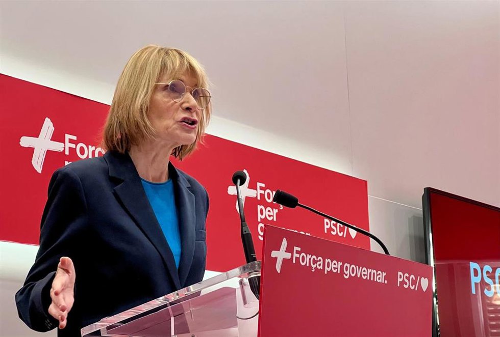La viceprimera secretaria y portavoz del PSC, Llusa Moret, en una rueda de prensa desde la sede del partido