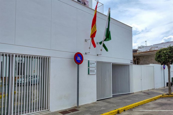 Archivo - Entrada de los juzgados de Barbate.