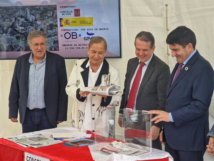 Imagen de la primera piedra de la obra.