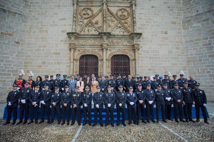 La presidenta de la Junta, María Guardiola, en la entrega de medallas con motivo del Día de la Policía Local de Extremadura