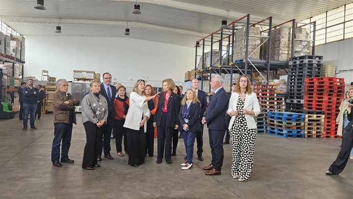 Visita de la reina Sofía al Banco de Alimentos de Guadalajara.