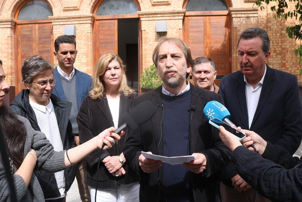 El alcalde de Nerva, Rafael Prado, junto a dirigentes del PP en Huelva.