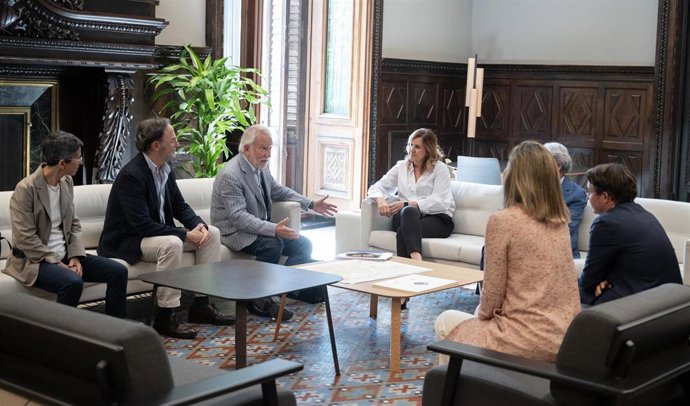 La alcaldesa de Valencia, María José Catalá, se reúne con el presidente de Rain Forest, José Maldonado, para abordar los nuevos proyectos de Bioparc.