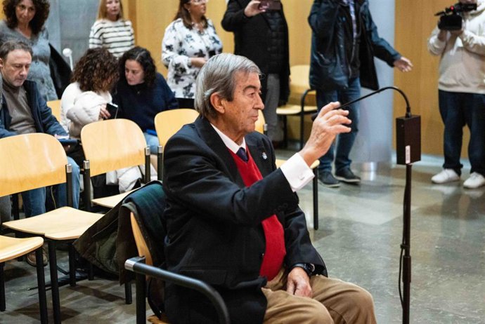 Archivo - El exvicepresidente del Gobierno de España, exministro y expresidente de Asturias, Francisco Álvarez-Cascos, durante el juicio en a la Audiencia Provincial de Oviedo, a 7 de enero de 2025, en Oviedo, Asturias (España). Álvarez-Cascos se ha senta