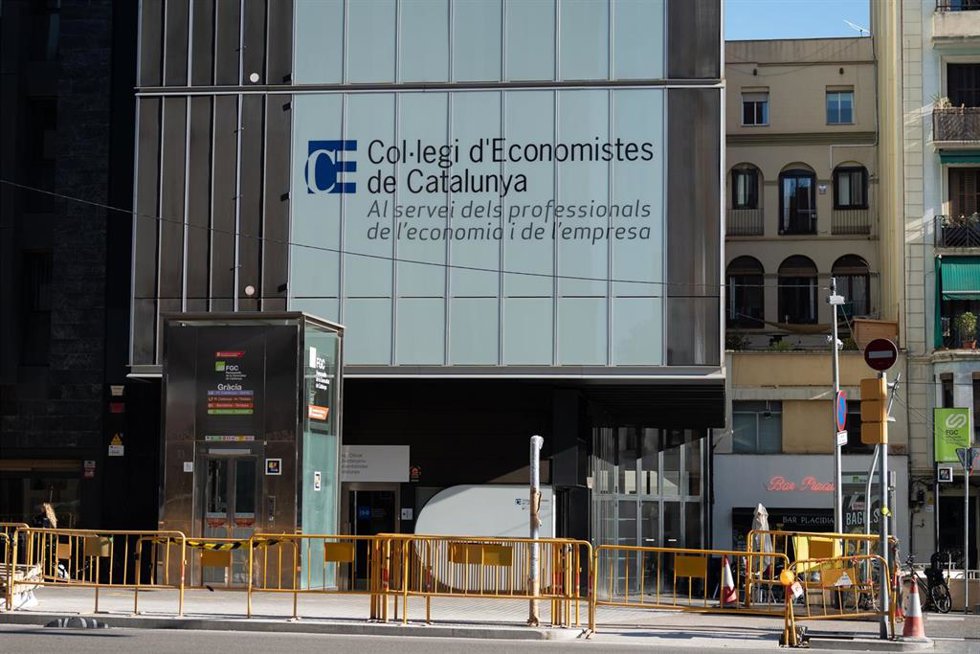 Archivo - Fachada del Collegi d'Economistes de Catalunya, a 24 de enero de 2025, en Barcelona, Catalunya (España)